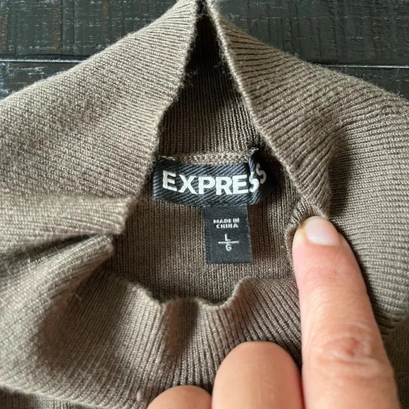 Express Women’s Ribbed Cold Shoulder Cut-Out Mock Neck Sweater SZ L - Picture 6 of 8